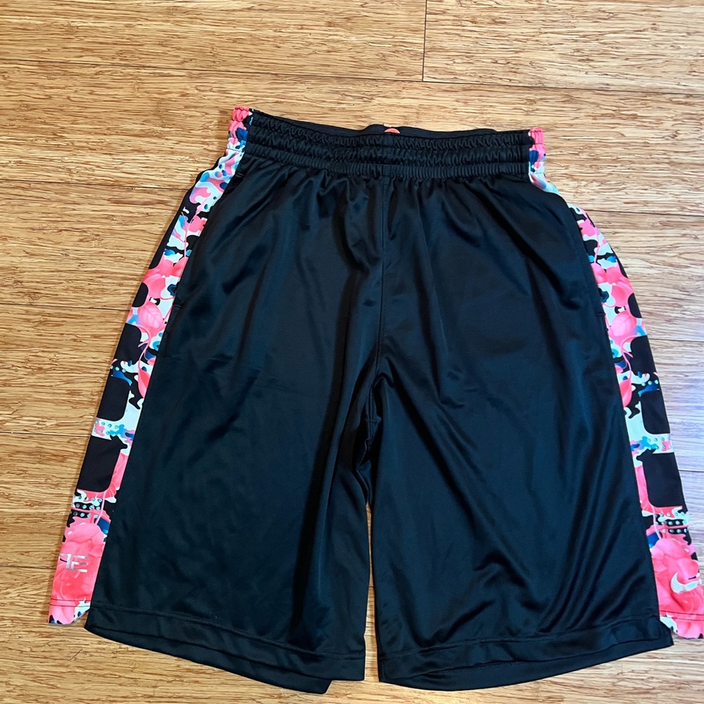 Nike dri-fit shorts size large
